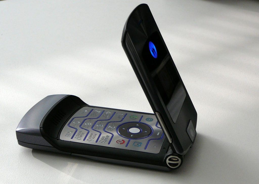 Sharp’s prototype phone folds vertically to turn into a clamshell
