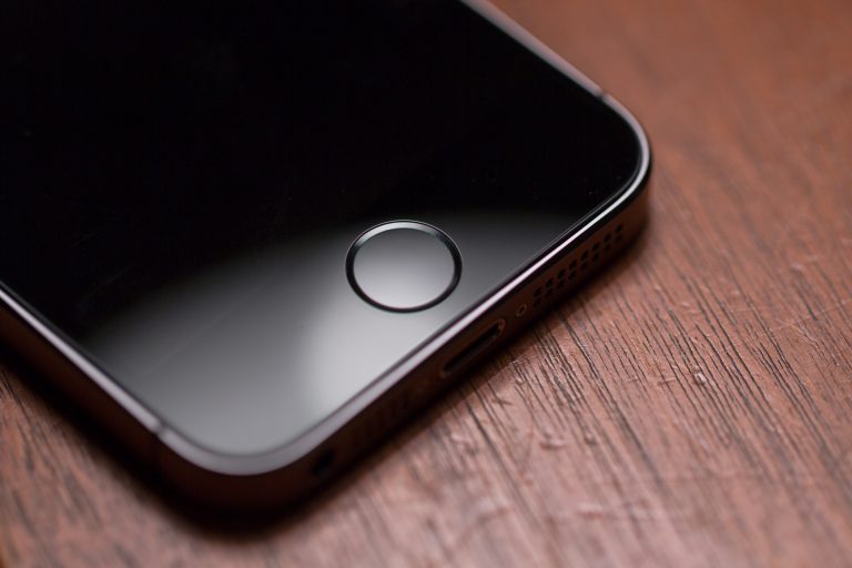 Apple Store may have accidentally leaked the upcoming low-cost iPhone