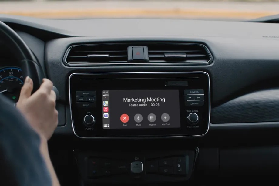 A photo showing Microsoft Teams running on Apple CarPlay 