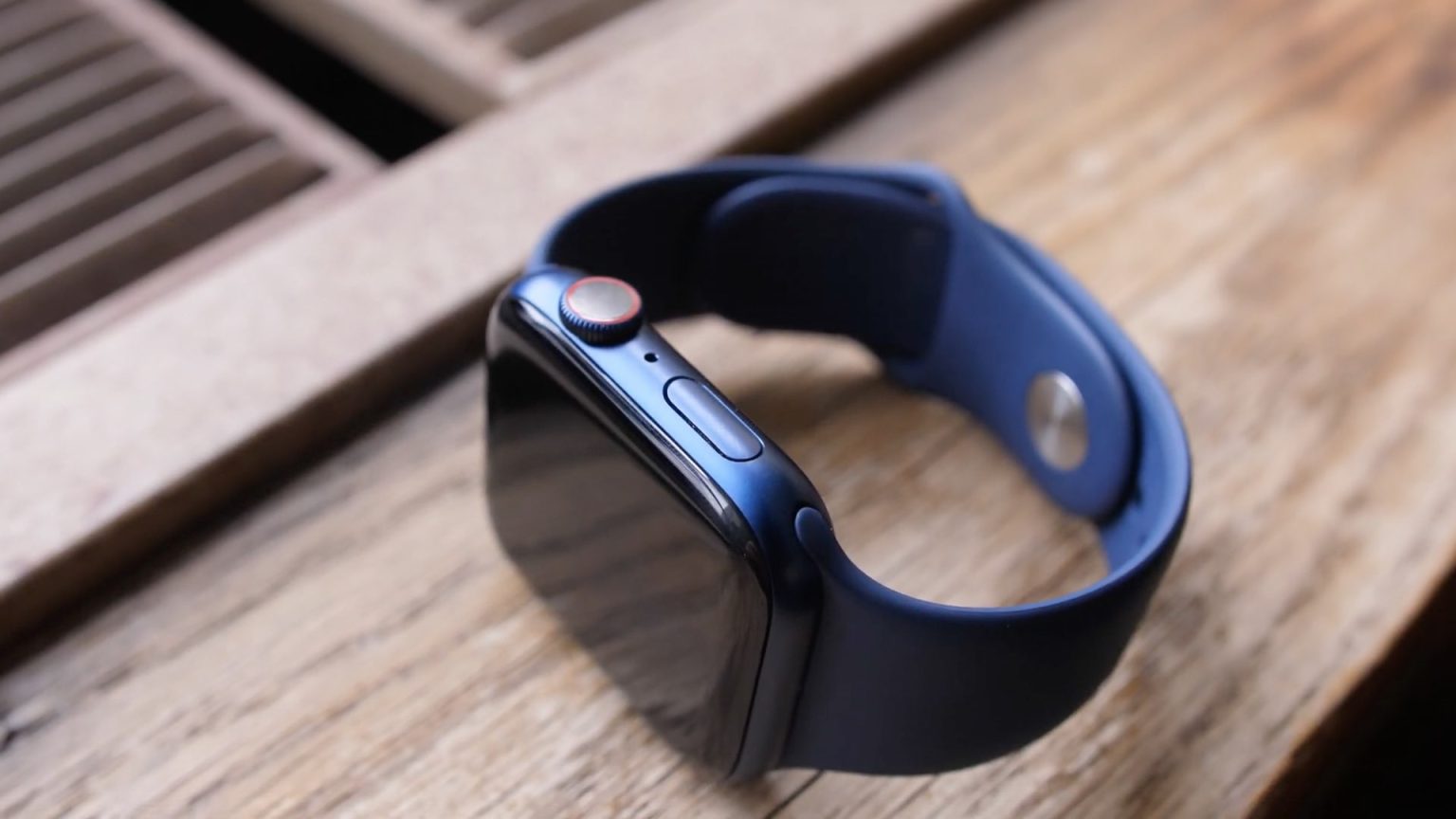 Apple Watch showing a permanently blank screen? You may be eligible for