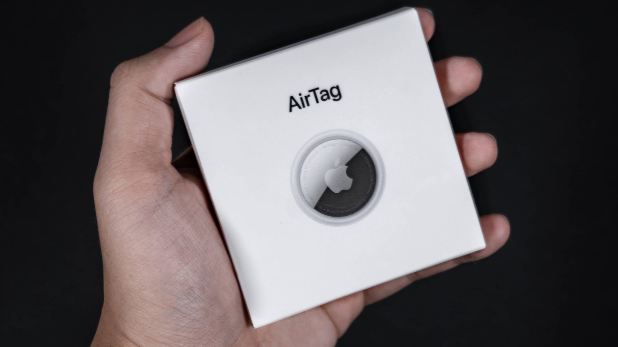 7 Apple AirTag Packaging Hand Featured 2048x1152 