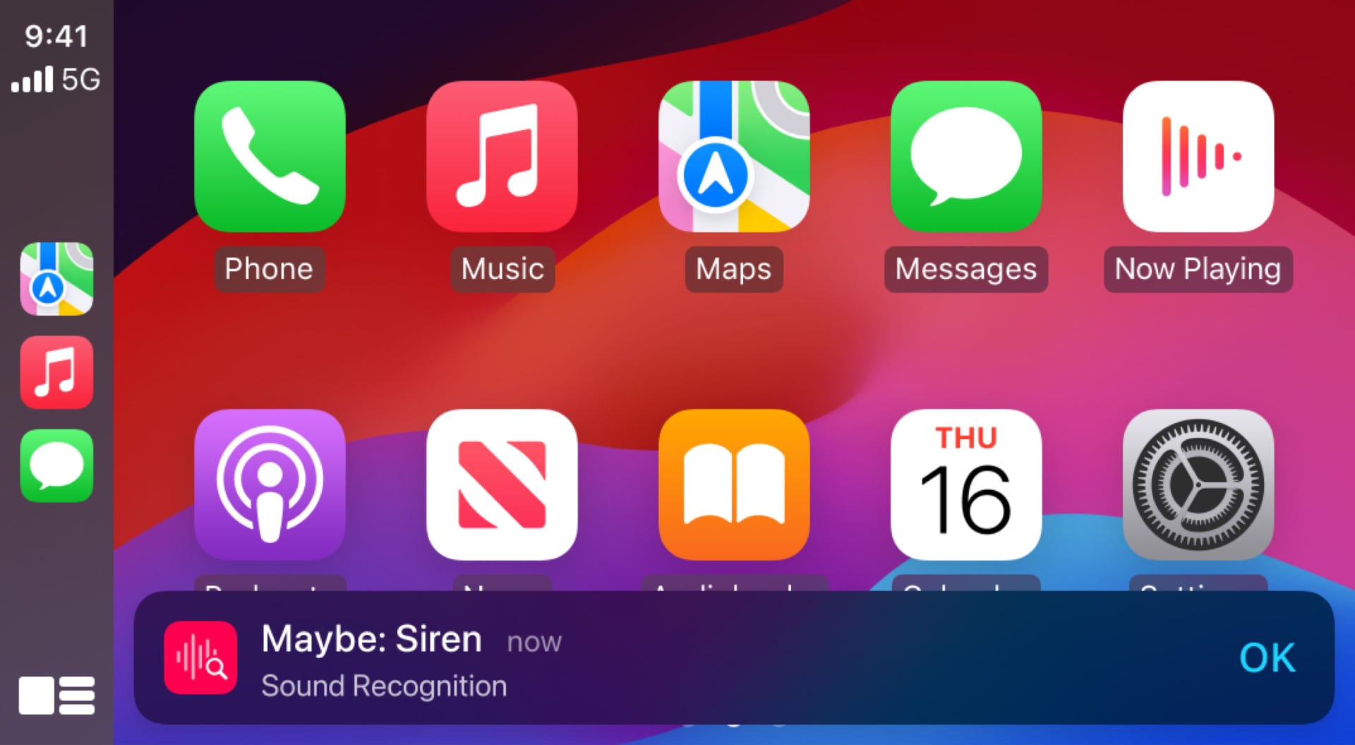 CarPlay displaying a notification about the detected siren sound at the bottom