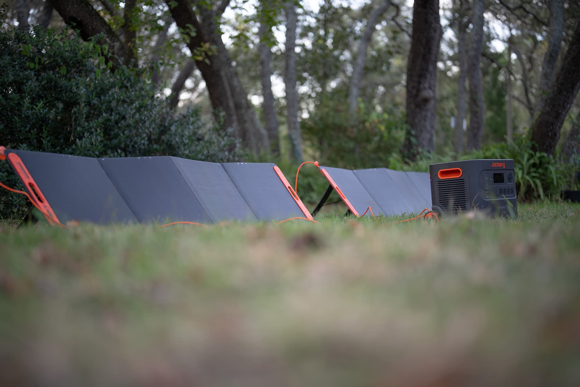 Jackery 3000 Pro solar panels.