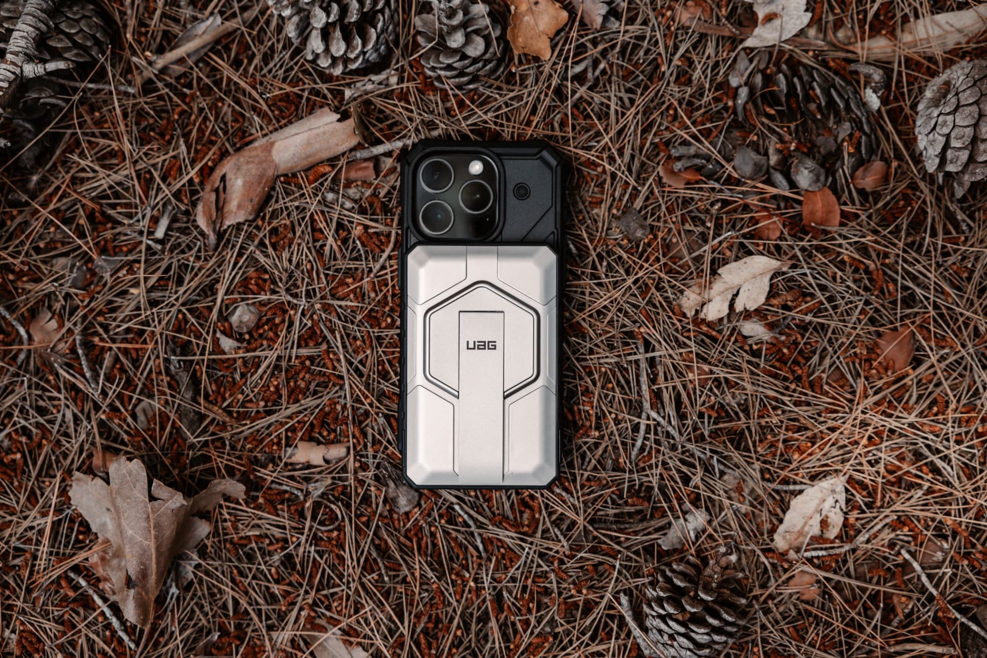 UAG 10K magnetic rugged travel power bank.