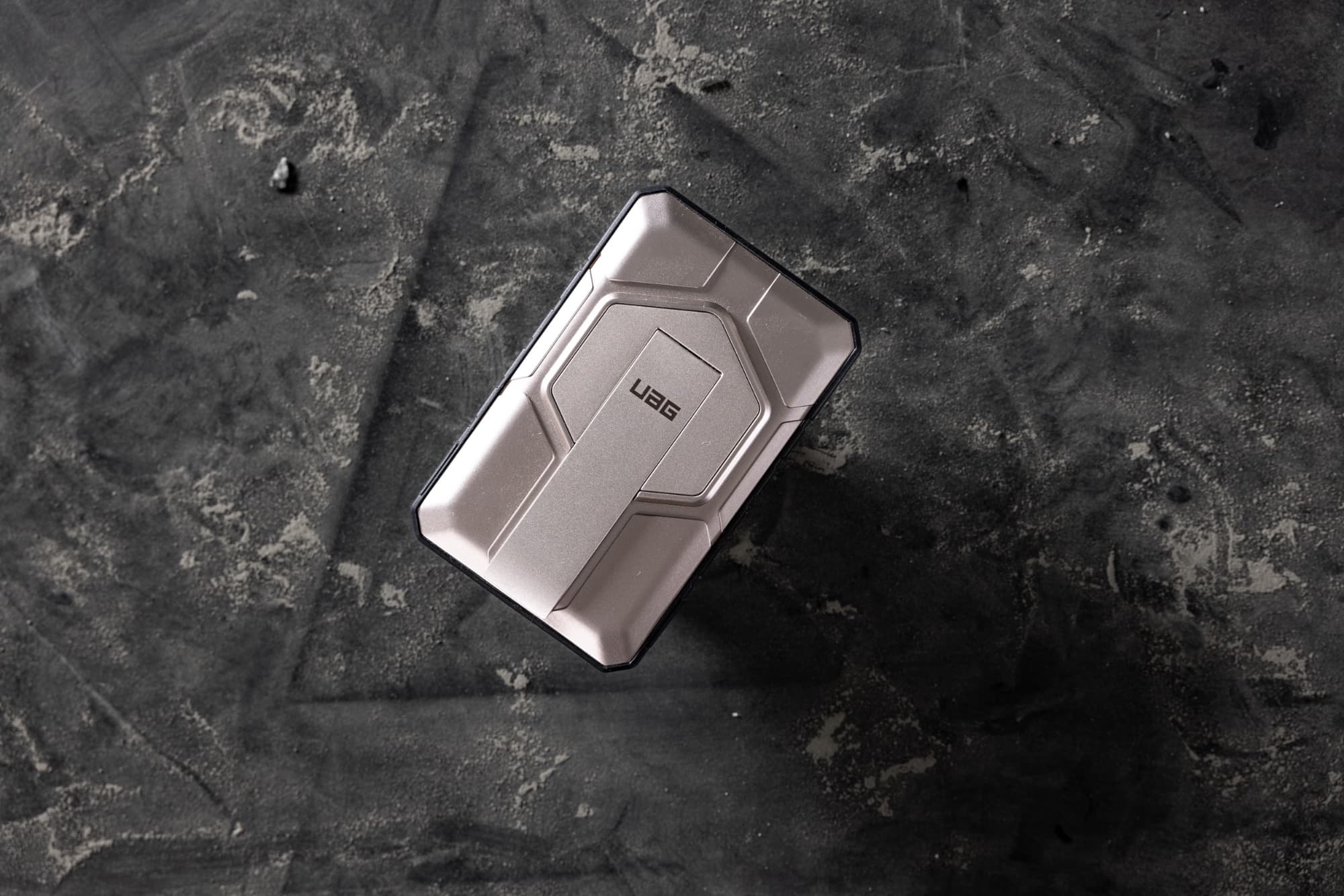 UAG 10K rugged magnetic power bank aesthetics.