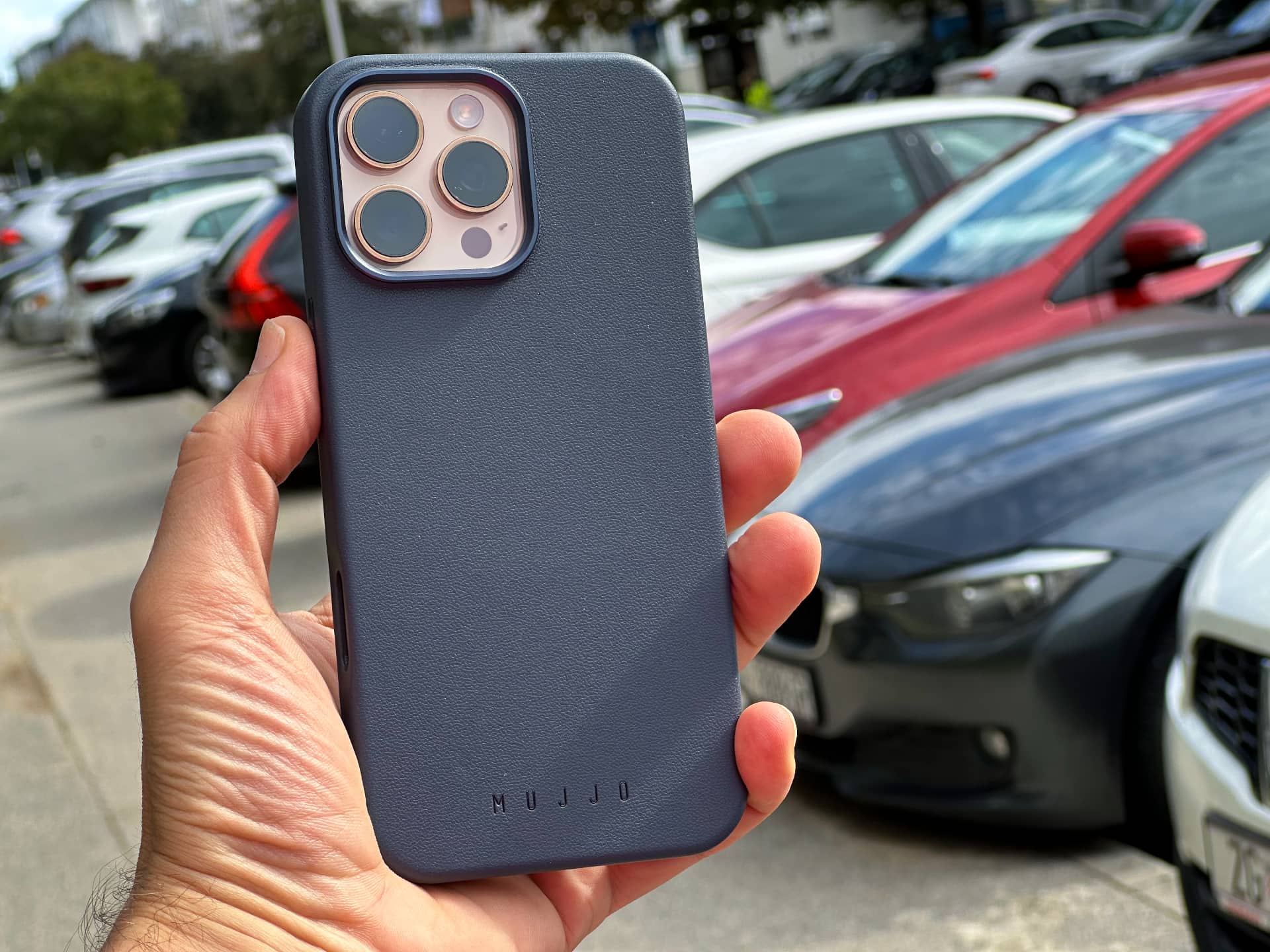 Hand holding an iPhone 16 Pro Max in Mujjo's MaizCase